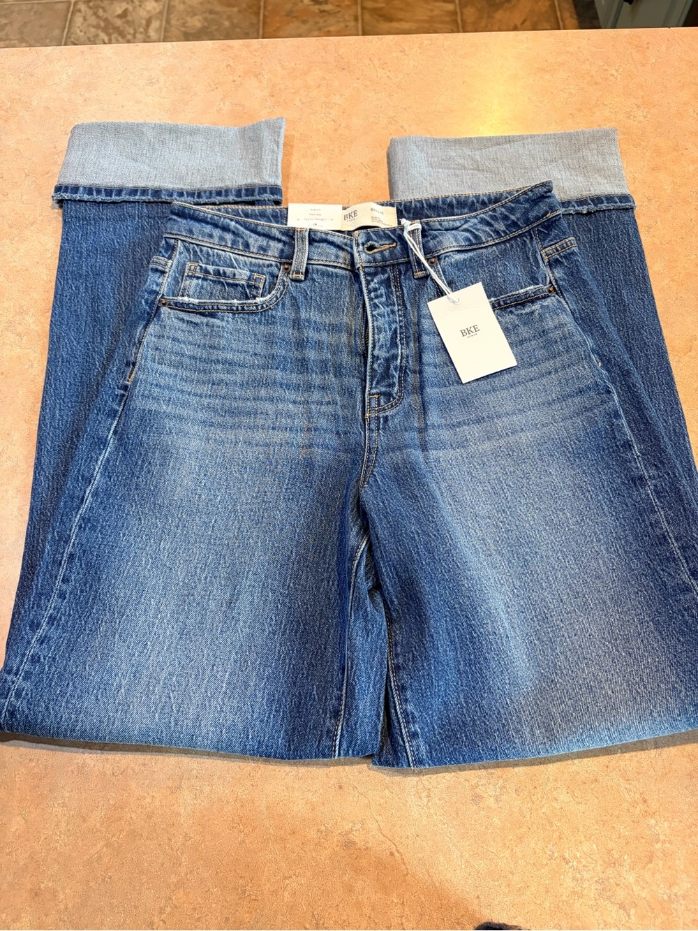 Buckle Women's Straight Leg Jeans in Medium Blue